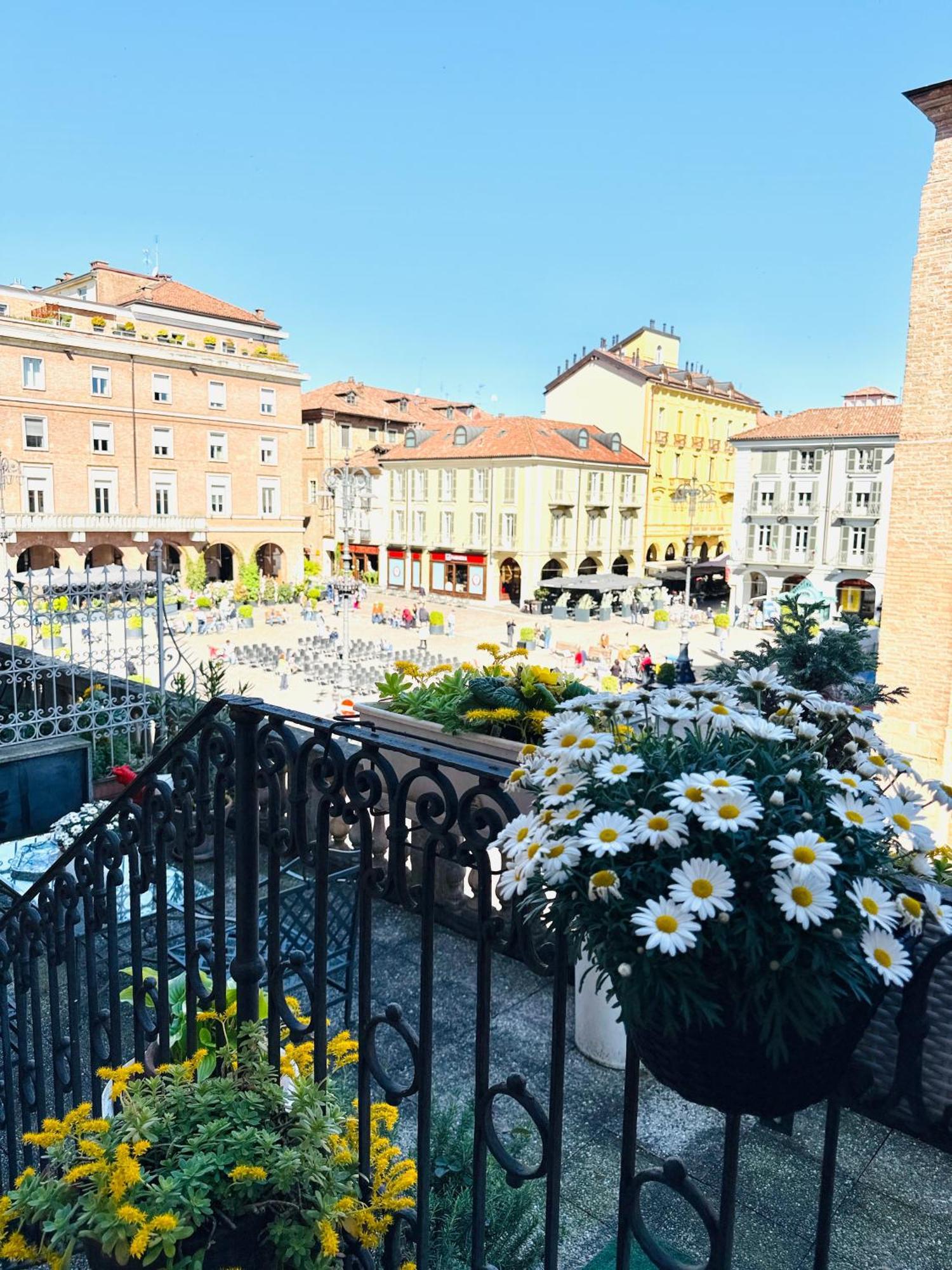 Comecasa San Secondo Terraced Apartment Asti Bagian luar foto